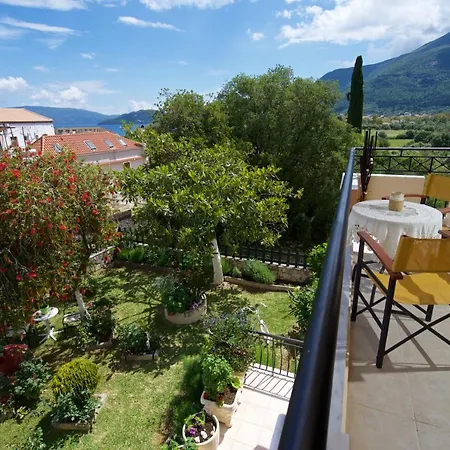 アパート Ntina's House カラヴォミロス