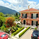 דירה Ntina's House קרבומילוס